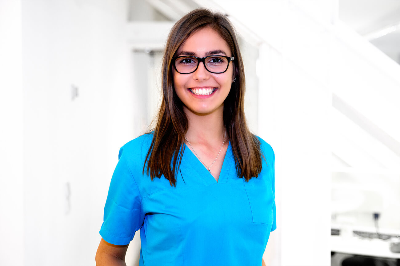 Mitarbeiterin Anisa - Private Zahnarztpraxis Konstanz