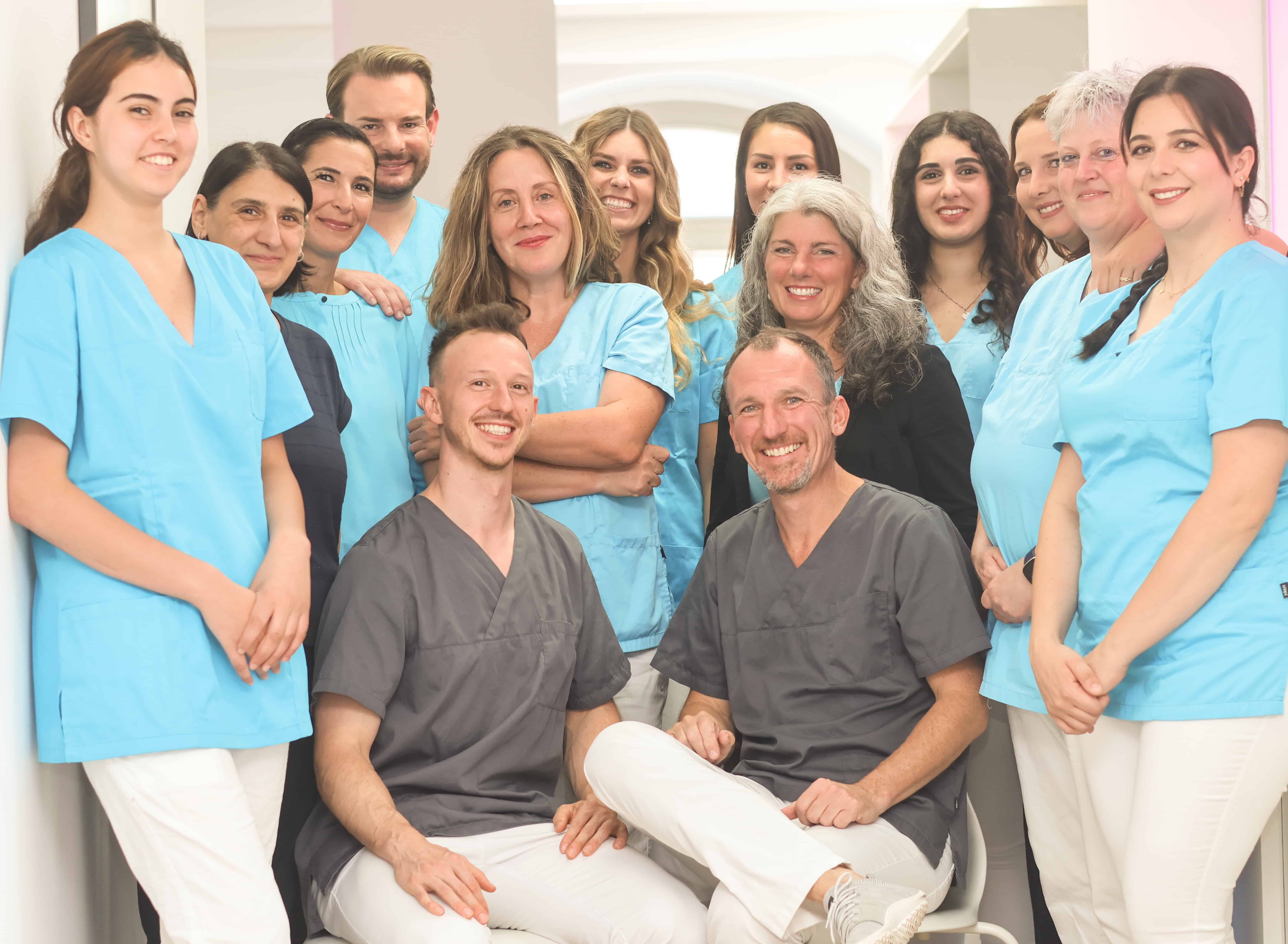 Gruppenfoto Dr Roland Horn und Kollegen private Zahnarztpraxis Konstanz